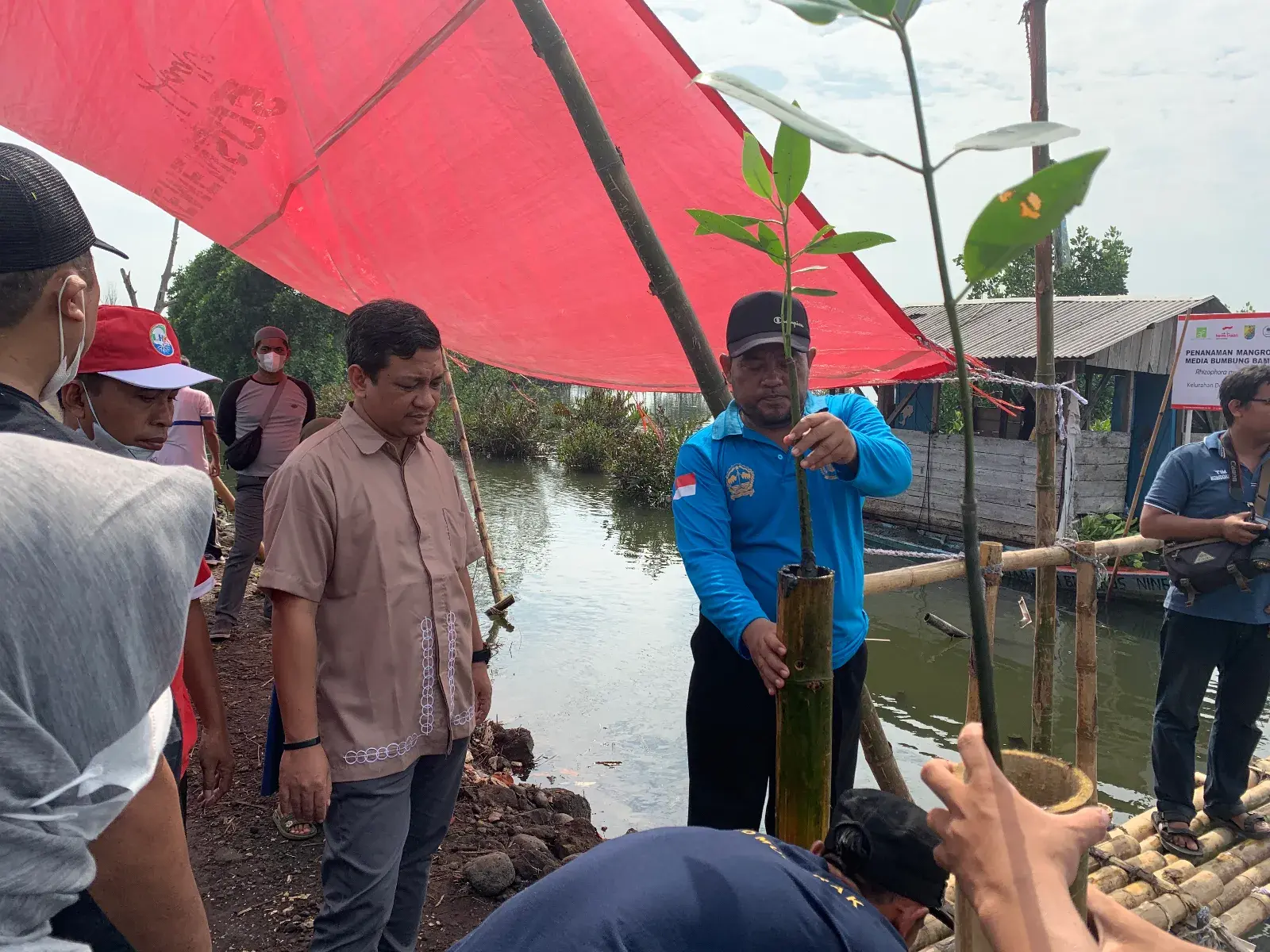 Kegiatan Penanaman Mangrove Media Bumbung